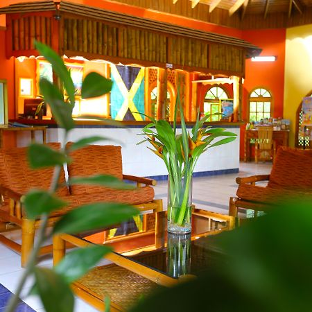 Merrils Beach Resort II Негрил Экстерьер фото