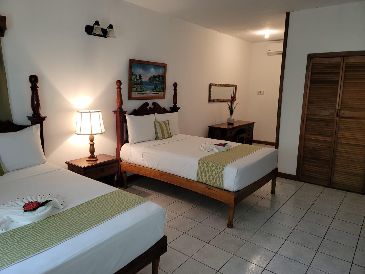 Merrils Beach Resort II Негрил Экстерьер фото