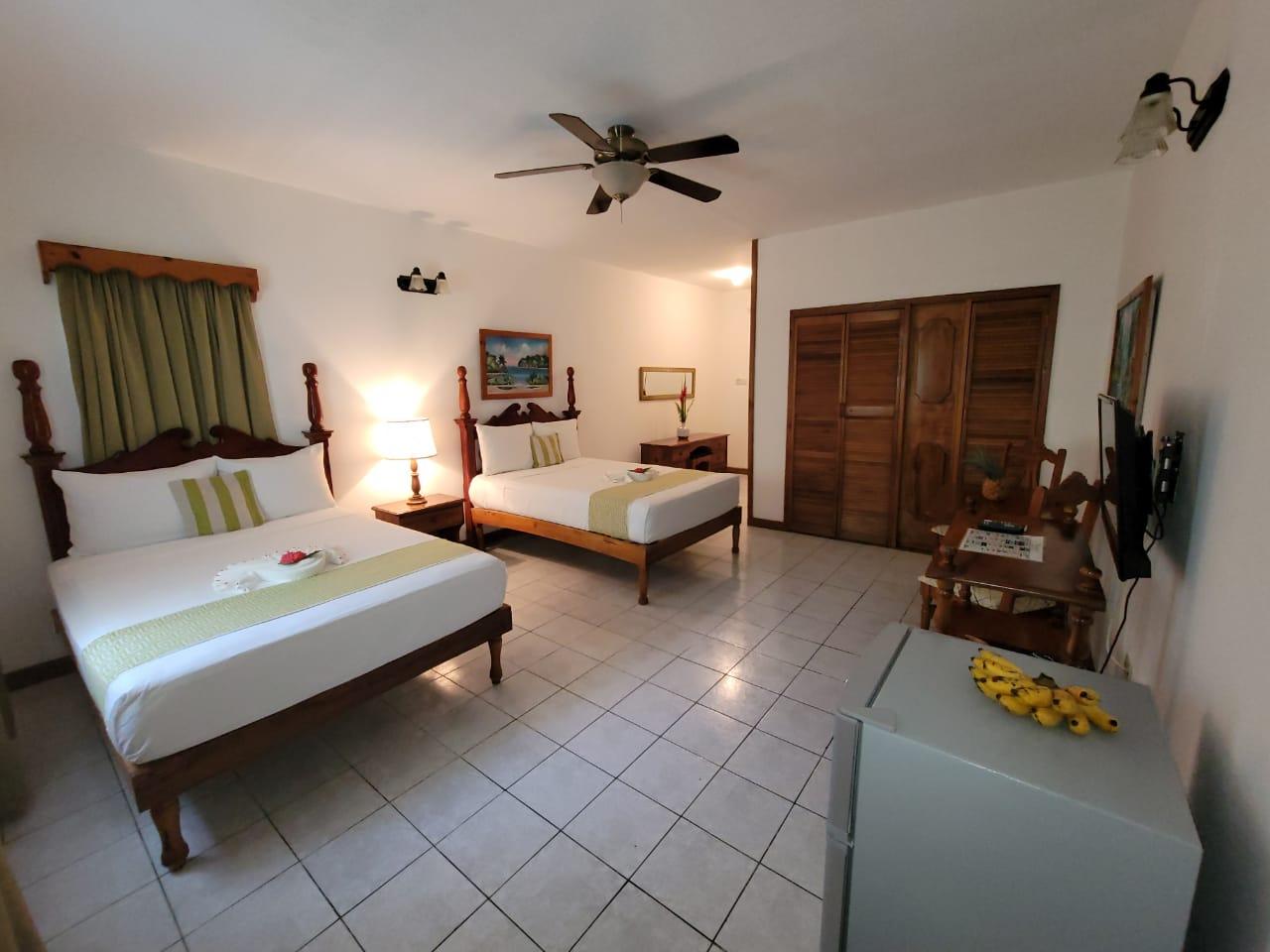 Merrils Beach Resort II Негрил Экстерьер фото
