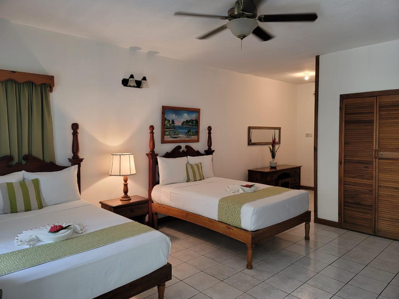 Merrils Beach Resort II Негрил Экстерьер фото