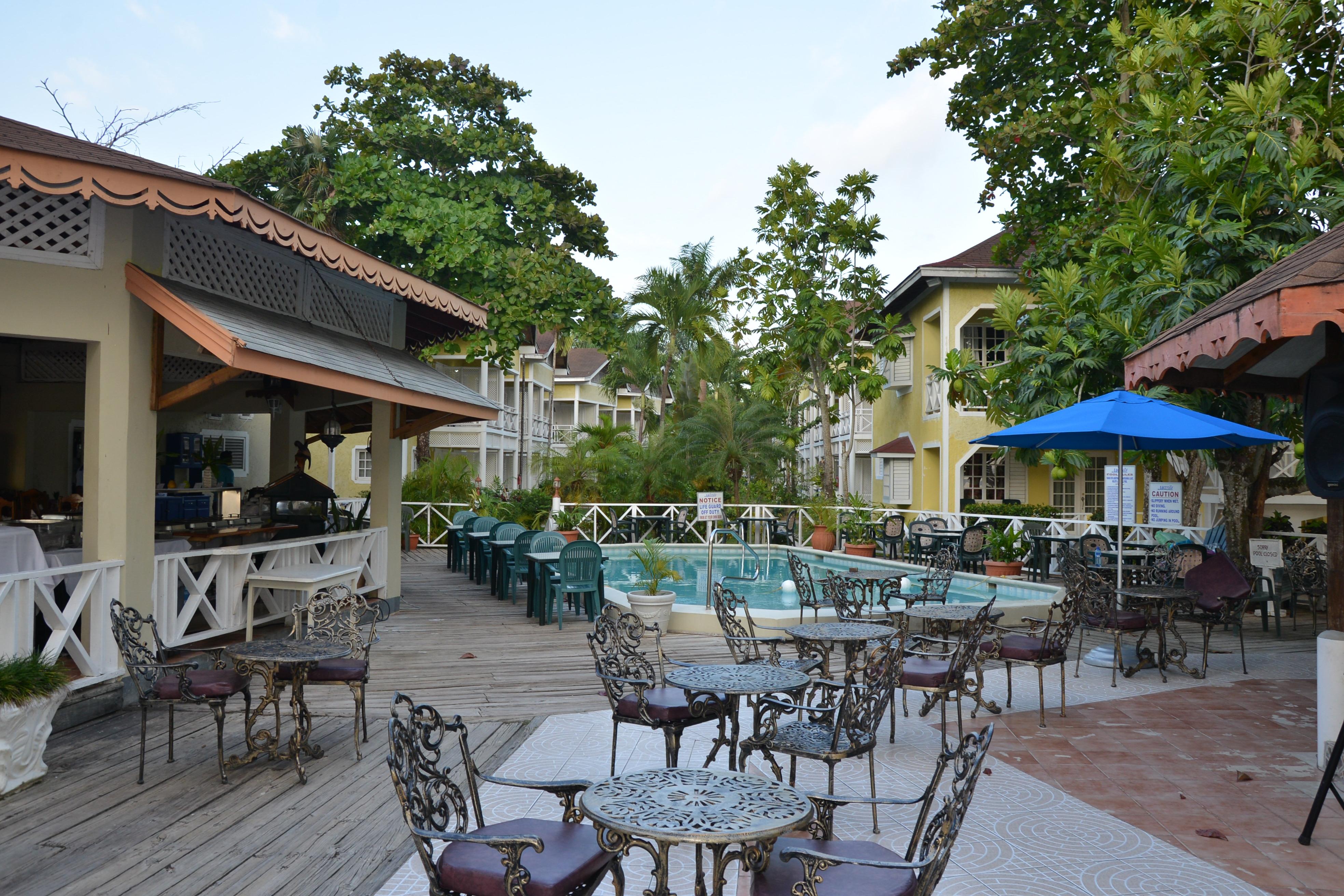 Merrils Beach Resort II Негрил Экстерьер фото