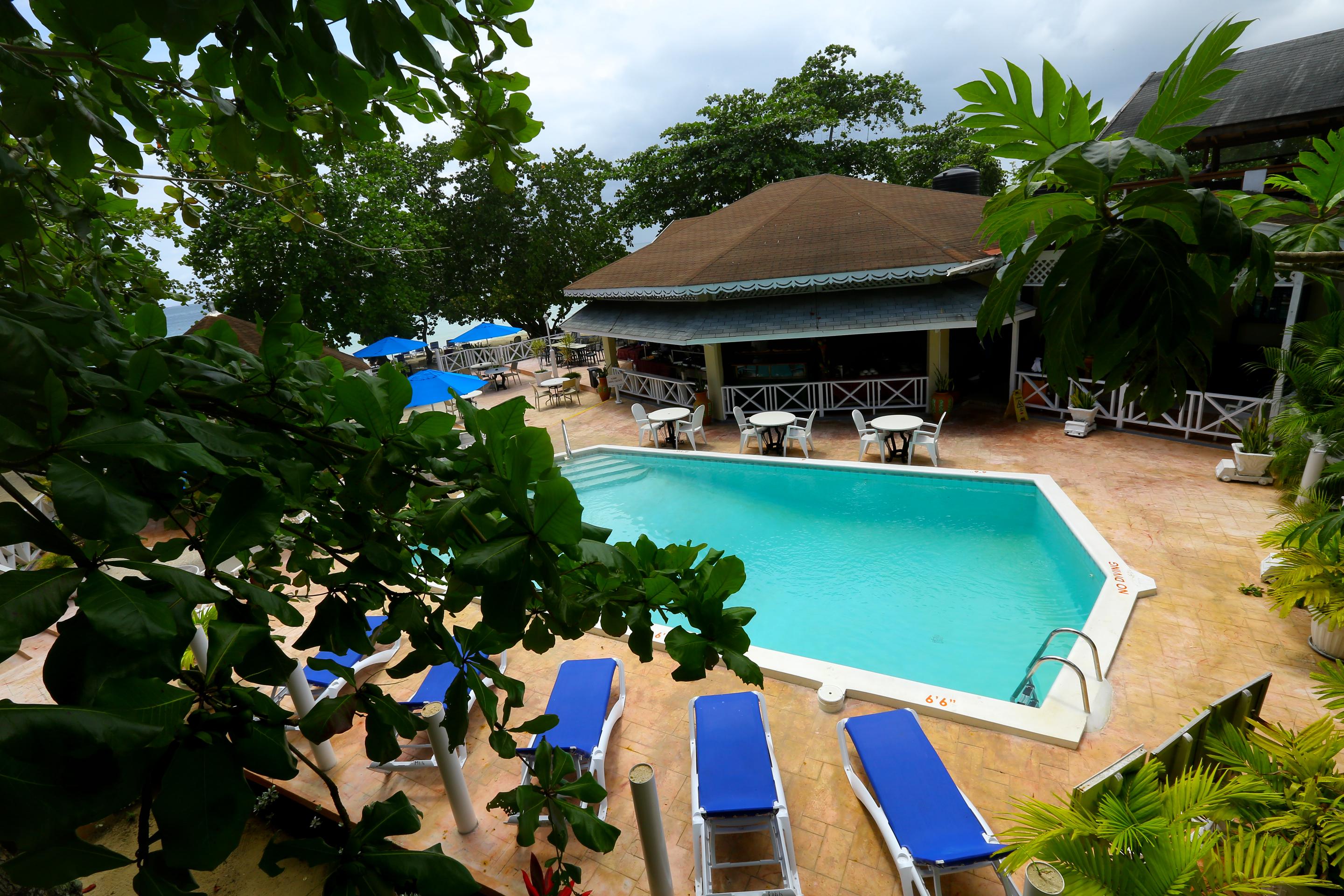 Merrils Beach Resort II Негрил Экстерьер фото