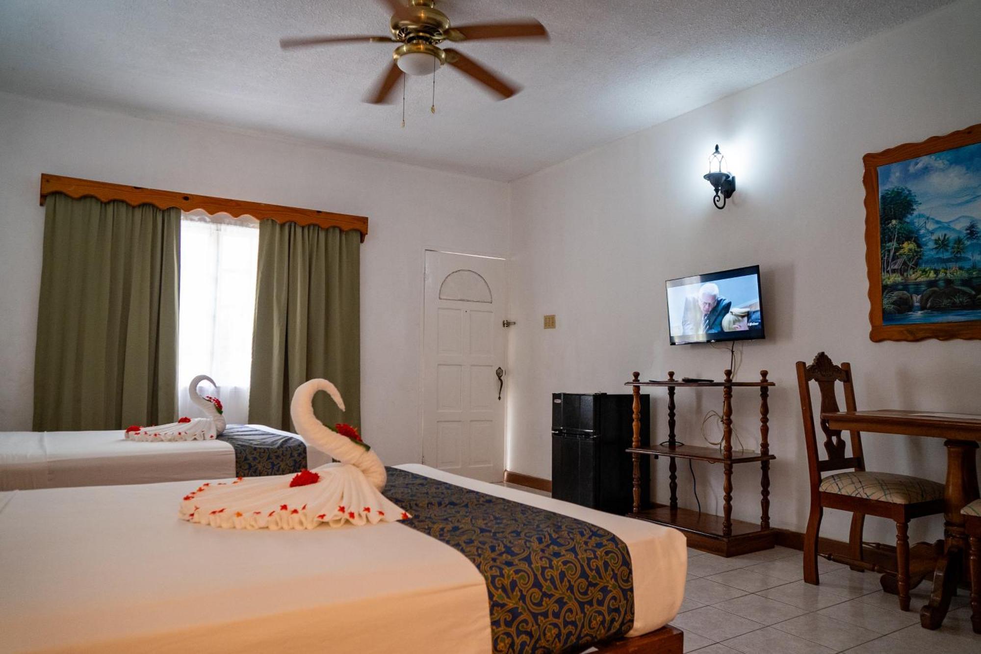 Merrils Beach Resort II Негрил Экстерьер фото
