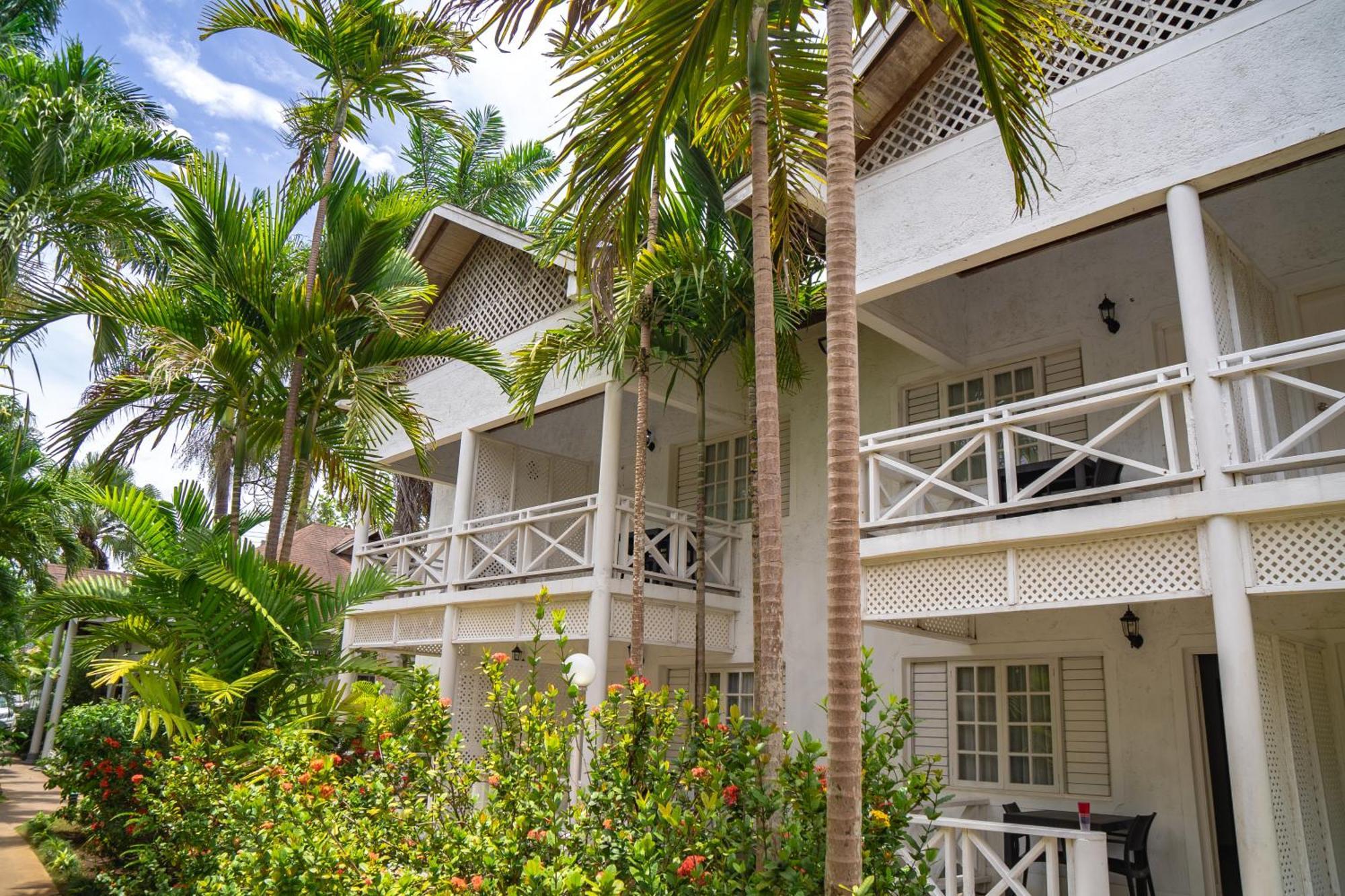 Merrils Beach Resort II Негрил Экстерьер фото