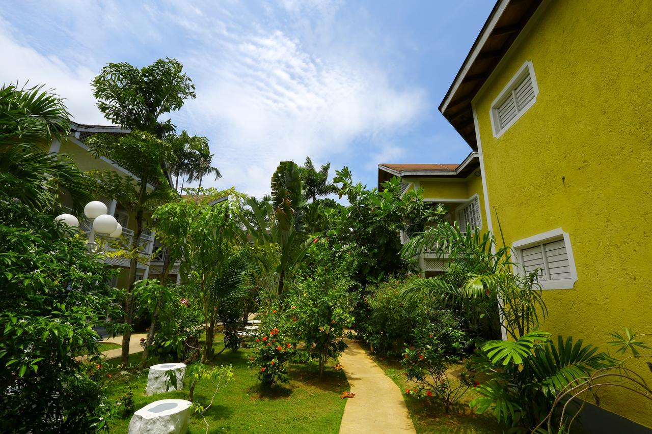 Merrils Beach Resort II Негрил Экстерьер фото